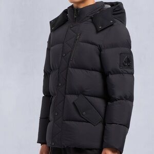 New Moose Knuckles M Black Jacket. Never worn, perfect for winter. Reach out!